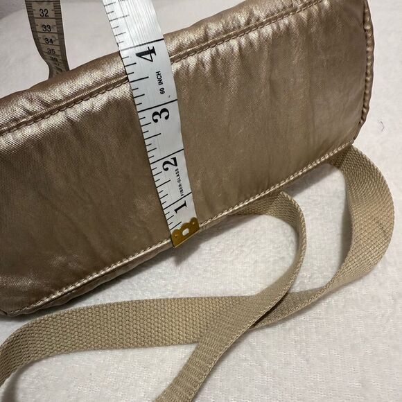 Kipling Gold Crossbody Bag with Adjustable Strap and Textured Finish - Picture 13 of 15